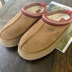 UGG Womens Platform Tan Slip-Ons with Red Trim